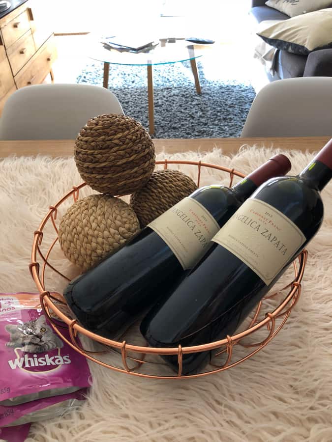 Dos botellas de Angélica Zapata preparadas para el regreso de Buenos Aires